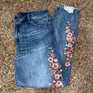 Embroidered flower jeans